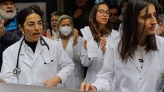 Los sanitarios se concentraron ante el centro de salud de San Jos�, en A Coru�a, para reclamar mejoras en el D�a de la Atenci�n Primaria.