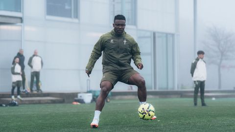 Aidoo durante un entrenamiento en la ciudad deportiva celeste en Mos