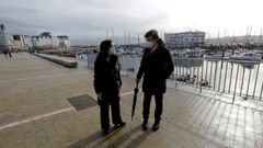 Del dilogo a la pausa. La alcaldesa, Ins Rey, y Martn Fernndez, presidente del Puerto, en un encuentro de diciembre del 2020. La regidora recuper el dilogo con la Autoridad Portuaria tras los desencuentros del pasado mandato, pero las conversaciones dejaron de avanzar cuando el PSOE eligi para negociar los presupuestos a la Marea, contraria a financiar la recuperacin de los muelles.