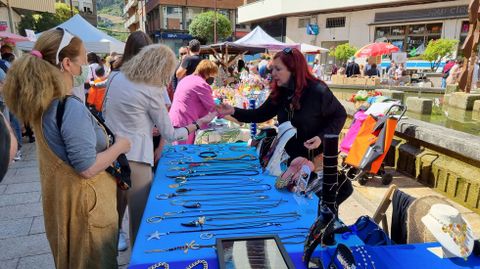 La Festa dos Maios de O Barco incluy una feria de artesana