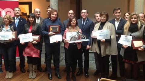 Foto de familia de las ganadoras del Concurso Navide�o de Escaparates Gij�n 2016