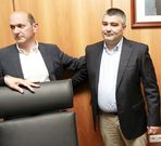 Louz�n felicita al nuevo alcalde, el independiente Castro. 