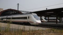 El tren Alvia afectado, similar al de esta imagen de archivo, parti� de la estaci�n de A Coru�a