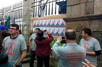 Los comit�s pegaron carteles y lucieron camisetas con sus principales reivindicaciones de m�s barcos