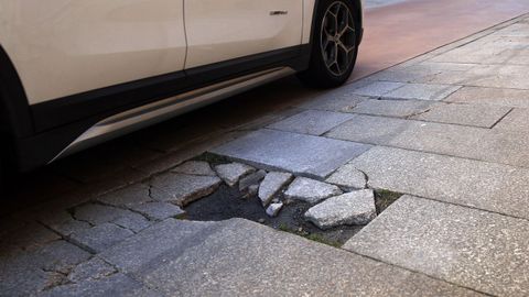 DESTROZOS Y DENUNCIAS EN LA CALLE ROMERO ORTIZ