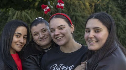 Nerea Zarauza, In�s Vieiro, Lorena Via�o y Alicia Barcia (de izquierda a derecha) le pidieron al Concello que organizase una fiesta de Nochevieja y tambi�n sugirieron la opci�n musical