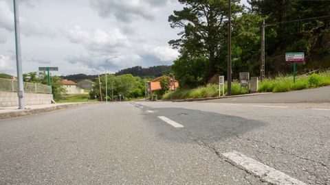 Esta carretera provincial de Cuntis, que une el n�cleo urbano con Cerqueril, tiene algunas zonas de asfalto m�s gastado