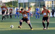 El Laracha, que gan� al Imper�tor (1-0) en la previa, jugar� hoy contra el Club do Mar de Cai�n.