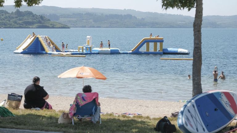 El hinchable del lago de As Pontes se estren� en julio del a�o pasado