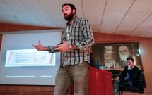 El divulgador cient�fico Aitor S�nchez, durante la charla que dio ayer en Ciencias. 