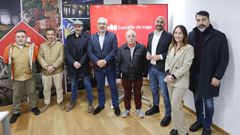 Concello y hosteleros posaron tras la presentación del Club de Producto de Enogastronomía de Lugo