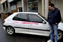 Los gamberros pintaron el coche de Jos� Fraga.