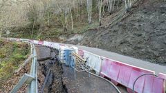 La carretera result� da�ada a finales de noviembre por un desplome de tierras