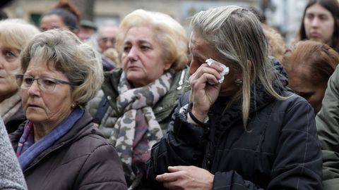 Vecinos de Cambados abarrotaron la plaza del Concello en homenaje a las vctimas