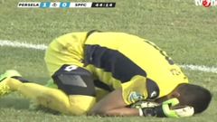 Muere un portero en pleno partido tras chocar con un compa�ero