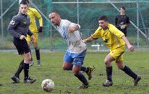 El Palmeira (de blanco), al superar al Lamp�n, suma ya catorce victorias en esta liga. 