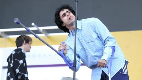 Diego Ibáñez, de Carolina Durante, con muletas