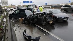 Accidente m�ltiple en la AP-9, a la altura de Santiago, con seis coches implicados