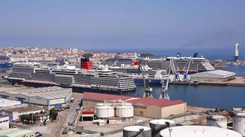 Qu�ntuple escala de cruceros en A Coru�a en el d�a del eclipse total