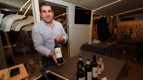 Eleuterio Balayo llev las mejores bodegas, conservas y quesos a La Ubi de Boiro