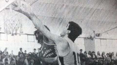 Foto de hace 44 a&ntilde;os, del 25 de abril de 1982, cuando el Obradoiro consigui&oacute; en Matar&oacute; su primer gran ascenso a la m&aacute;xima categor&iacute;a del baloncesto espa&ntilde;ol.
