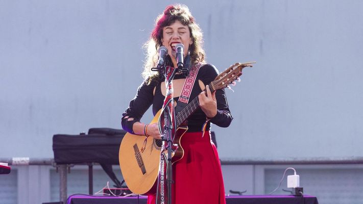 Catuxa Salom, en un concierto en A Laracha en junio del 2024.
