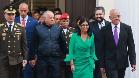 De izquierda a derecha: el ministro del Poder Popular para la Defensa de Venezuela, Vladimir Padrino L�pez; el ministro del Interior, Justicia y Paz, Diosdado Cabello; la presidenta encargada de Venezuela, Delcy Rodr�guez, y el presidente de la Asamblea Nacional, Jorge Rodr�guez, este lunes en Caracas