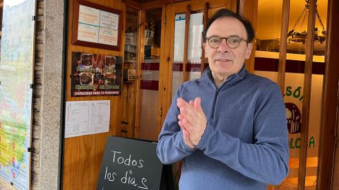 Ángel Fernández está al frente del Mesón La Maloca desde hace más de veinte años.