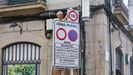 PONTEVEDRA, A 10 POR HORA Decenas de calles del casco urbano de Pontevedra tienen desde este martes la velocidad mxima limitada a 10 kilmetros por hora. Se trata de una medida que afecta a calles en las que conviven peatones y trfico y es obliga a todos los vehculos, incluidas bicicletas y patinetes elctricos.