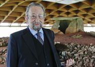 Bello Di�guez, logo de recoller o Premio Dolmen de Dombate; tam�n o recibiron La Voz e Deputaci�n. 
