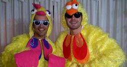 Juan y Dami�n, durante la grabaci�n, en la que participaron las pandereteiras de A Trubisqui�a.