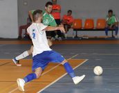 Diego N��ez avanza a por un bal�n durante el duelo. 