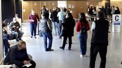 Colas para vacunarse en el Hospital �lvaro Cunqueiro de Vigo