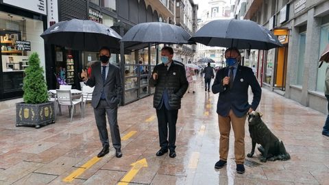 El alcalde de Oviedo, Alfredo Canteli; el concejal de Urbanismo e Infraestructuras, Ignacio Cuesta; y el concejal de Seguridad Ciudadana, Jos� Ram�n Prado, visitan los carriles bici que se han habilitado en la ciudad