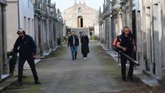 La concejala Anabel Gulas supervis las labores de mantenimiento en el cementerio de San Mauro