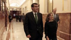 Ayll�n, con S�enz de Santamar�a en los pasillos del Congreso