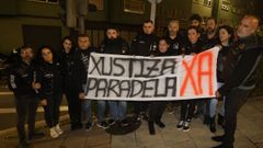 Amigos y familiares del motorista Paradela lo homenajean dos aos despus del accidente que acab con su vida.