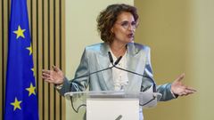 La vicepresidenta primera del Gobierno de Espa�a y ministra de Hacienda, Mar�a Jes�s Montero, pronuncia unas palabras este viernes durante el acto de firma del convenio de colaboraci�n para la cesi�n del suelo que permitir� la construcci�n del nuevo hospital de C�diz.