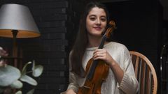 La violinista de 15 a�os Mar�a Due�as debuta con la OSG este jueves en Pontevedra y el viernes en A Coru�a
