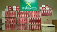 Un alijo de tabaco intervenido en Esteiro (Muros), por la Guardia Civil, en el 2011