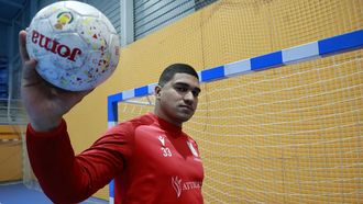 Luis Gustavo, Macap�, del OAR Coru�a, posa en San Francisco Javier para La Voz.