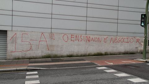 Actos vand�licos en la sede de la universidad de Abanca en A Coru�a