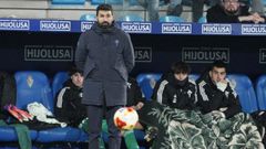 Guillermo Fern�ndez Romo en el banquillo visitante en el campo de El Toral�n, en Ponferrada