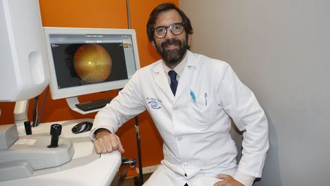 Pablo Carnota, oftalm�logo. 