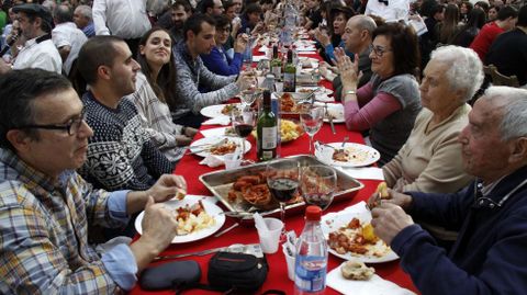 O Barco se rindi al botelo.Ms de mil personas asistieron a la comida en el pabelln
