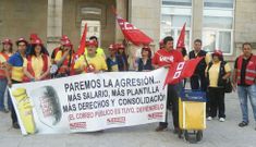 Trabajadores de Correos en A Estrada reclamaron hace d�as que se cubriesen bajas con una concentraci�n.