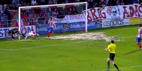 El portero vigu�s tuvo que culminar la parada en dos tiempos