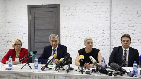 Miembros de la oposici�n, en un encuentro con la prensa este lunes en Minsk