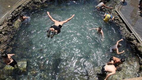 Bañistas en la ciudad de Diyarbakir, en Turquía