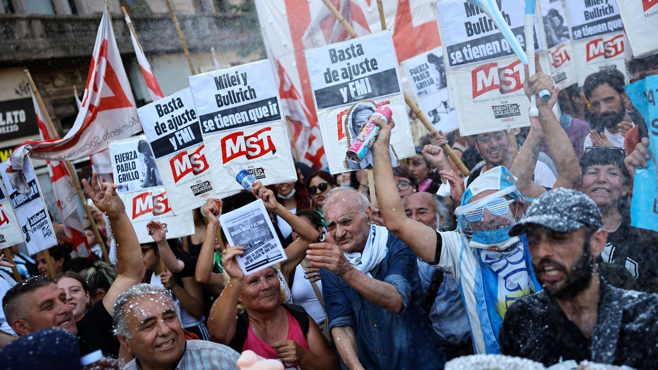 Máxima tensión en Buenos Aires en una nueva marcha de jubilados frente ...